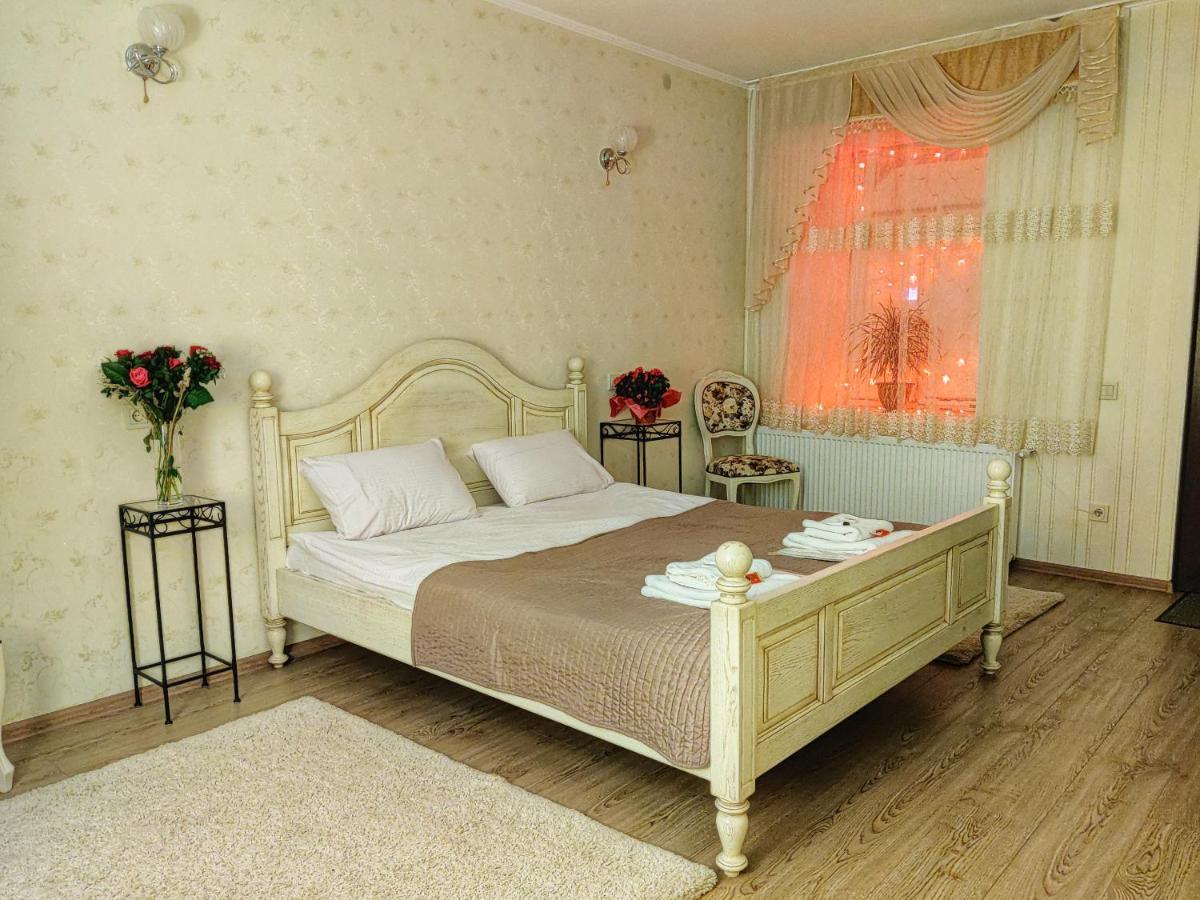 Chaplin Hotel Lviv Kültér fotó