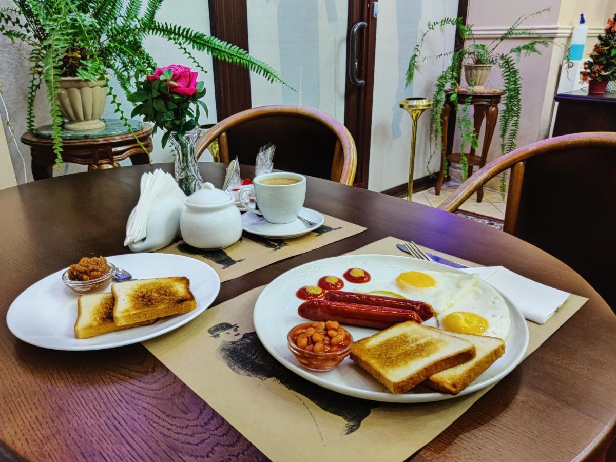 Chaplin Hotel Lviv Kültér fotó