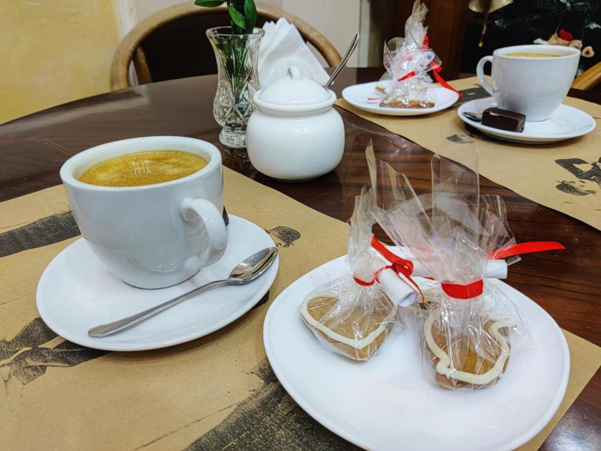 Chaplin Hotel Lviv Kültér fotó