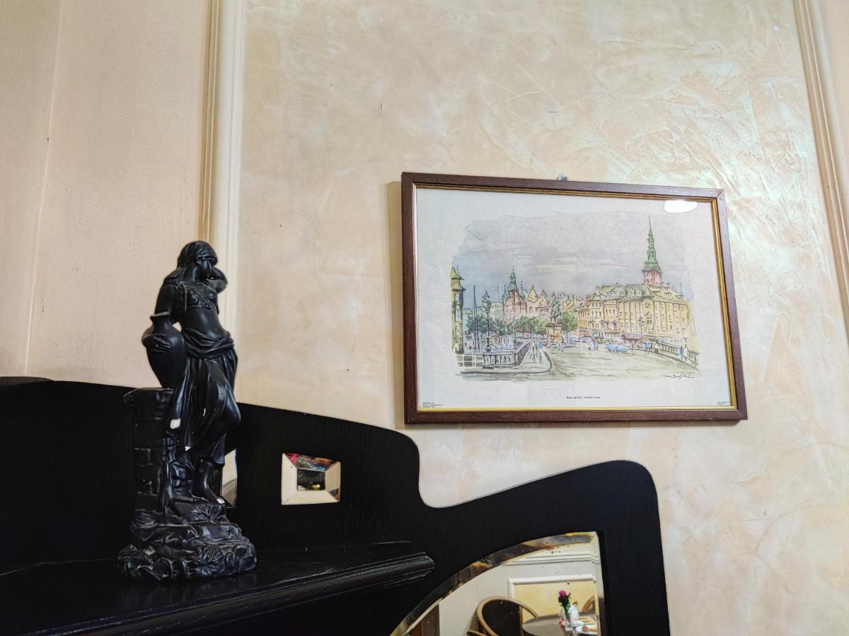Chaplin Hotel Lviv Kültér fotó