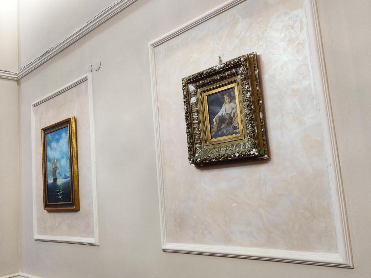 Chaplin Hotel Lviv Kültér fotó