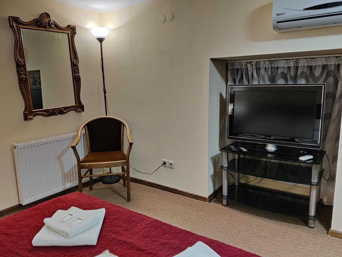 Chaplin Hotel Lviv Kültér fotó