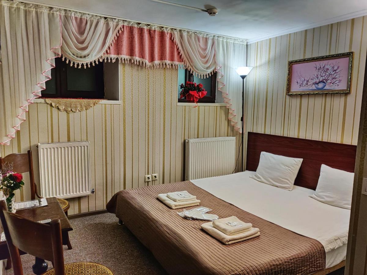 Chaplin Hotel Lviv Kültér fotó