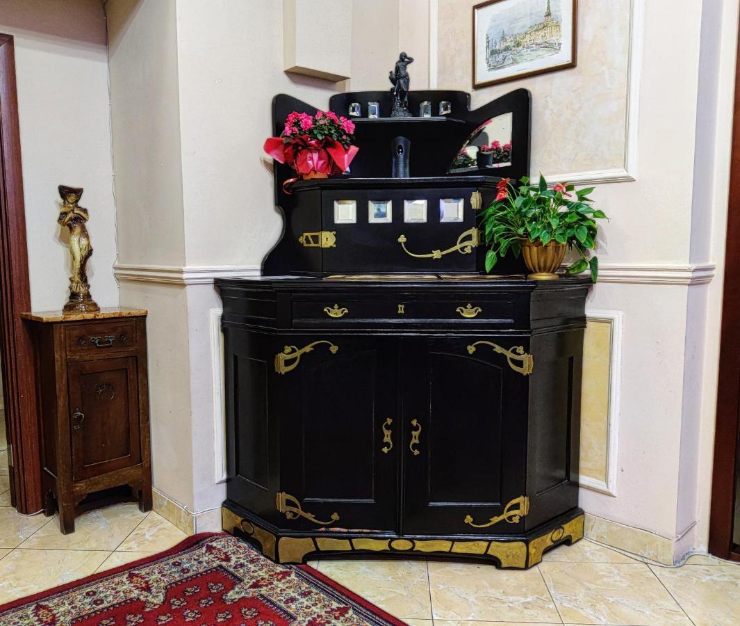 Chaplin Hotel Lviv Kültér fotó