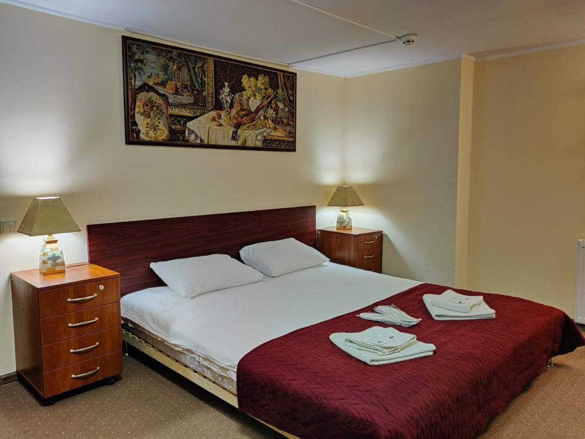 Chaplin Hotel Lviv Kültér fotó