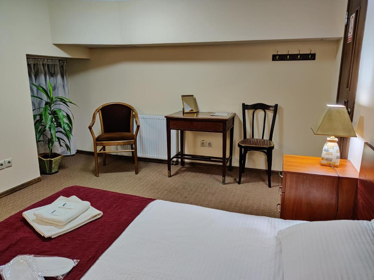 Chaplin Hotel Lviv Kültér fotó