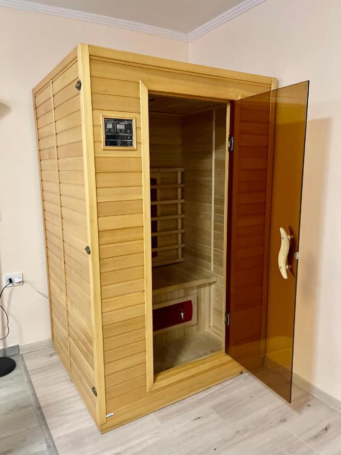 Chaplin Hotel Lviv Kültér fotó